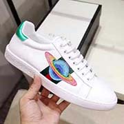 情侶款 新款 全套包裝 高等版本。古奇地球村高等版。此款為小白鞋經(jīng)典款。全套包裝請各位老板看清楚我家鞋子的走線。肯定高等『 Gucci 』古奇 Ace Sneakers小白鞋 再次顛覆了傳統(tǒng)小白鞋的設(shè)