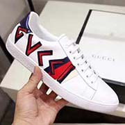 情侶款 新款 全套包裝 高等版本。古奇字母刺繡高等版。此款為小白鞋經典款。全套包裝請各位老板看清楚我家鞋子的走線。肯定高等『 Gucci 』古奇 Ace Sneakers小白鞋 再次顛覆了傳統小白鞋的