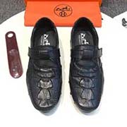 愛馬仕超系列 引領時尚屆的頭兒高等大氣上檔次 頭層牛皮萼魚紋。色澤到位 手工無可挑剔一針一線縫合。鞋一拿到手就能感受到那種奢華感。大底采用耐磨防滑牛筋底加上高等做工 八爪魚 形狀 簡直不能再棒 ！不要