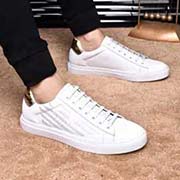 現(xiàn)貨牛皮內(nèi)里國際名品阿瑪尼2018的新款式報到 原汁原味的歐式風格 賞心悅目 為了讓鞋子更加耐用不變形 制作繼續(xù)沿用傳統(tǒng)做法 但仍然不乏創(chuàng)新 皮質(zhì)上選擇了進口頭層小牛皮 奢華品質(zhì) 原版防滑耐磨大