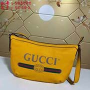 小號(hào) gucci古奇 GUCCI2018流行圓底包獨(dú)特的設(shè)計(jì)風(fēng)格 并將街頭元素與之結(jié)合以帶有紋路的柔軟皮革制作 包身飾有G標(biāo)識(shí) 這是一種從80年代復(fù)古印花取材的復(fù)古圖案可調(diào)節(jié)皮革背帶 型號(hào)：52359