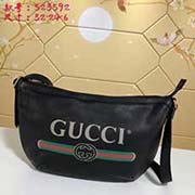 小號 gucci古奇 GUCCI2018流行圓底包獨特的設計風格 并將街頭元素與之結合以帶有紋路的柔軟皮革制作 包身飾有G標識 這是一種從80年代復古印花取材的復古圖案可調節皮革背帶 型號：52359