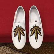 。。羊里古奇系列產品 眾多明星至愛 采用高等進頭層牛皮 羊里 簡約大氣而不失雅致 精良詮釋鞋履新靈感 經典與時尚融為一體 奢華迷夢 駕凌時尚高等品質 值得信賴 38-45碼