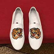 。。羊里古奇系列產品 眾多明星至愛 采用高等進頭層牛皮 羊里 簡約大氣而不失雅致 精良詮釋鞋履新靈感 經典與時尚融為一體 奢華迷夢 駕凌時尚高等品質 值得信賴 38-45碼