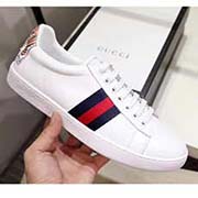 情侶款 全套包裝 高等版本。古奇老虎后跟經典高等版。此款為小白鞋經典款。全套包裝請各位老板看清楚我家鞋子的走線。肯定高等『 Gucci 』古奇 Ace Sneakers小白鞋 再次顛覆了傳統小白鞋的設