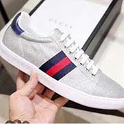 新款。全套包裝 情侶款高等版本 歡迎對比 Gucci古奇 新小白鞋系列休閑便鞋！官網1：1打造。鞋面采用古奇專用特殊材質。內里采用優(yōu)質水紋羊里柔軟舒適。挑剔的選料精致的做工給您好的享受。碼數：35