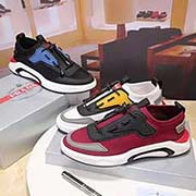  PRADA普拉達 中碼以下建議拿小一碼：男碼38/4445可以定做 等級： 品質 材料：定制彈力布沖孔 不染色羊皮鞋墊 原版橡膠大底 款式類別：休閑 系列 隨意出入各種場合 百搭舒適 顏色： 色選