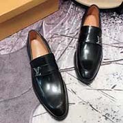 牛里L(fēng)ouis Vuitton路易威登/LV高等 2018春款專柜同步發(fā)售 鞋面意大利進口頭層牛皮 全進口牛皮內(nèi)里 完全一比一復(fù)刻 鞋底：原廠特供原版底 獨家活動成型底超級舒適 原廠跟單貨 高品質(zhì) 可