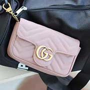 GUCCI古奇 不管是用料 做工 logo 鋼印 編碼 走線 每一個細節都將古奇的精彩內涵表現得淋漓盡致 質量保證 售后無擔憂 原廠材料!實物拍攝 質量如圖可見 型號:476433尺寸:20*11*5