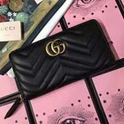  GG marmont 全拉鏈 采用絎縫進口小牛皮打造 配以人形紋設計 背面配以GG標志 復古金色金屬配件尺寸w19.5xh10x2.5cm型號：443123 顏色：克全皮