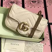 GG marmont 系列新款mini包 凸造型神器 可愛的設(shè)計(jì)更多了實(shí)用性 能輕松容納plus手機(jī) 口紅 小卡包… 進(jìn)口小牛皮手感柔軟 型號(hào)：476433 顏色：米白 尺寸：16.5*10.2*5