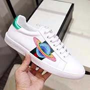 情侶款 新款 全套包裝 高等版本。古奇地球村高等版。此款為小白鞋經(jīng)典款。全套包裝請各位老板看清楚我家鞋子的走線。肯定高等『 Gucci 』古奇 Ace Sneakers小白鞋 再次顛覆了傳統(tǒng)小白鞋的設(shè)