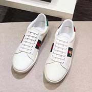 。牛里 貨 情侶款 2018高等版本。古奇小蜜蜂經典高等版。此款為小白鞋經典款。全套包裝請各位老板看清楚我家鞋子的走線。肯定高等『 Gucci 』古奇 Ace Sneakers小白鞋 再次顛覆了傳統小