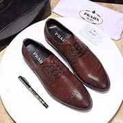  PRADA普拉達(dá) 中碼以下建議拿小一碼：男碼38/4445可以定做 等級： 材料：頭層訂制牛皮 不染色小牛皮內(nèi)里 牛皮踮腳 原版橡膠大底 款式類別：商務(wù)皮鞋 隨意出入各種場合 百搭舒適 顏色：咖色