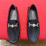 范思哲高品質男鞋 專業代工生產 原版開模 好質量看得見 市面好品豆豆鞋 材質:進口高等頭層牛皮＋羊皮內里+優質防水防滑耐磨大底. 特點:時尚潮流 舒適百搭 真正的純手工制作 打造適合你的精良鞋履