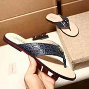 菲拉格慕 新款男士拖鞋 品質高等版 內外采用原版軟面 牛皮 內里牛皮 定制五金扣 舒適輕便又上檔次 今年火爆的一款 XL碼數:38-44