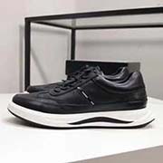  GUCCI 古奇專柜同款高品質休閑鞋 鞋面采用進口意大利小牛皮 內里采用高等進口環保豬皮 和舒適超軟耐磨橡膠大底 代工級別工藝 真正的 品質 非市場一般品質 碼數 38-43碼