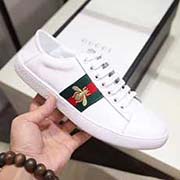 。古奇小白鞋情侶高等版。此款為古奇小白鞋經典春夏款。全套包裝 請各位老板看清楚我家鞋子的走線。肯定高等『 Gucci 』古奇 Ace Sneakers小白鞋 再次顛覆了傳統小白鞋的設計 N多明星有演繹