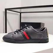  GUCCI 古奇專柜同款高品質休閑鞋 鞋面采用進口意大利小牛皮 內里采用高等進口環保豬皮 和舒適超軟耐磨橡膠大底 代工級別工藝 真正的 品質 非市場一般品質 碼數 38-43碼