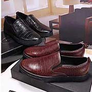  PRADA普拉達(dá) 中碼以下建議拿小一碼：男碼38/4445可以定做 等級(jí)： 材料：頭層訂制牛皮 鱷魚紋 水染牛皮內(nèi)里 牛皮踮腳 原版橡膠大底 款式類別：休閑鞋 隨意出入各種場(chǎng)合 百搭舒適 顏色： 色