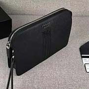 PRADA男士手包 專柜新款式 官網同步 2VF056 黑色黑色彩帶鱷魚皮 意大利高等原單十字紋牛皮質感極好 內里進口專用布配納帕牛皮 原廠進口槍色字嘜 白鋼五金配件 彩帶鱷魚皮更顯高等