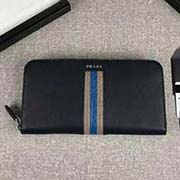 PRADA男士單拉鏈錢包 專柜新款式 官網(wǎng)同步 2ML317 深藍灰藍彩帶鱷魚皮 意大利高等原單十字紋牛皮質(zhì)感極好 彩帶鱷魚皮更顯高等