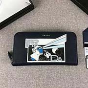 2018新漫畫印象系列PRADA男士單拉鏈錢包 專柜新款式 官網(wǎng)同步 2ML317 深藍漫畫印象 意大利高等原單十字紋牛皮質(zhì)感極好 融入漫畫元素的設(shè)計