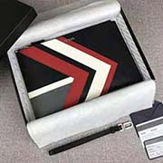 PRADA限量版男士手包 專柜新款式 官網同步 2NG005 黑色拼色字嘜 意大利高等原單十字紋牛皮質感極好 內里進口羊皮 原單Lampo拉鏈 原單 復雜拼色設計 更加時尚獨特 長28cm高18cm