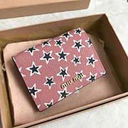 MIUMIU 5MV204口袋小錢包pocket wallet 專柜新款小錢夾今年fashion的印花設計 里外都是進口高等牛皮山羊紋 內壓197A 百元鈔銀行卡硬幣零錢通通可以收入其中 size	