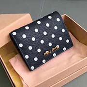 MIUMIU 5MV204口袋小錢包pocket wallet 專柜新款小錢夾今年fashion的印花設(shè)計 里外都是進(jìn)口高等牛皮山羊紋 內(nèi)壓197A 百元鈔銀行卡硬幣零錢通通可以收入其中 size