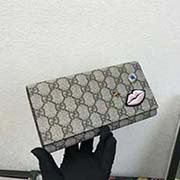  431394 GG 二折PVC款嘴唇繡花眼睛 金屬搭配精良結(jié)合 采用意大利進(jìn)口牛皮 采用復(fù)古 五金 寬19x高10.5x3cm 杏PVC棗紅色