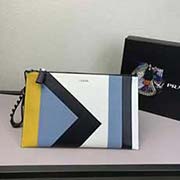  2NG005拼色 PRADA手拿包 官網(wǎng)同步 手挽帶可拆卸當(dāng)鑰匙扣兩用 意大利高等牛皮質(zhì)感極好走線 長28高18cm 拼色黃黑白