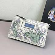  1ND009綠兔印圖 PRADA手拿包 官網(wǎng)同步 意大利高等壓紋牛皮質(zhì)感極好走線 長(zhǎng)19.5高11.7cm 米白皮綠兔