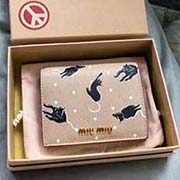 MIUMIU 口袋小錢包 pocket wallet 專柜新款小錢夾今年fashion的印花設計 5MV204 里外都是進口高等牛皮山羊紋 內壓197A 百元鈔銀行卡硬幣零錢通通可以收入其中 siz
