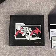 2018新漫畫印象系列PRADA男士短款錢夾 專柜新款式 官網同步 2M0513 黑色漫畫印象 意大利高等原單十字紋牛皮質感極好 融入漫畫元素的設計 長11cm高9cm