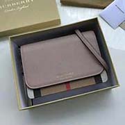 Burberry 柏寶利 原單出品 小肩包手包兩用 細(xì)膩柔軟的進口小牛皮搭配格子面料 40681441粉色 19cmx13.5cmx5cm