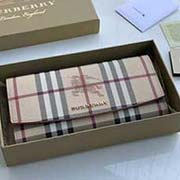 Burberry 柏寶利 原單出品 大面采用經典馬仔料 內格細膩柔軟的進口小牛皮 40457441粉色 19cmx10cmx2.5cm