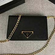 PRADA女士新款單肩斜挎包 可拆卸鏈?zhǔn)郊鐜?內(nèi)里配有可拆卸鏡子 專柜新款式 官網(wǎng)同步 1BP006 黑色三角形鎖扣 意大利高等原單十字紋牛皮質(zhì)感極好 進(jìn)口厚金電鍍純銅五金配件 長18cm高11.