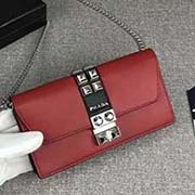 2018新春夏款 柳釘按鎖 可拆卸鏈條肩帶 可當手包可單肩背 什么場合都可以用 拿著它 在哪里都是受人矚目 時尚達人怎么可以錯過呢 專柜同步 1ZH061 大紅 意大利高等原單進口小牛皮質感極好