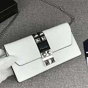 2018新春夏款 柳釘按鎖 可拆卸鏈條肩帶 可當手包可單肩背 什么場合都可以用 拿著它 在哪里都是受人矚目 時尚達人怎么可以錯過呢 專柜同步 1ZH061 白色 意大利高等原單進口小牛皮質感極好