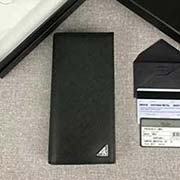 PRADA男士西裝夾 專柜新款式 官網(wǎng)同步 2MV836 黑色三角嘜 意大利高等原單十字紋牛皮質(zhì)感極好 長(zhǎng)9.5cm高19cm