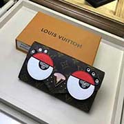 M64464 老花SARAH 錢夾情人節(jié)主題設計 可愛的小鳥圖案搭配LV特色元素 為 由Monogram Vernis皮革裁制而成的Sarah錢夾增添趣味與活力 信封式構造 巧妙的內部設計 配有眾多口