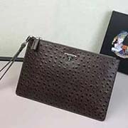  2NH005三角嘜鴕鳥(niǎo)紋 PRADA手挽包 官網(wǎng)同步 意大利高等鴕鳥(niǎo)紋牛皮質(zhì)感極好走線 長(zhǎng)28高18cm 鴕鳥(niǎo)紋深啡色