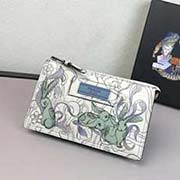  1ND009綠兔印圖 PRADA手拿包 官網同步 意大利高等壓紋牛皮質感極好走線 長19.5高11.7cm 米白皮綠兔