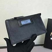  1ND009燙壓嘜頭 PRADA手拿包 官網同步 意大利高等壓紋牛皮質感極好走線 長19.5高11.7cm 鹿紋牛皮黑色