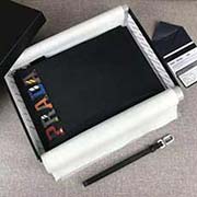 PRADA限量版手包 專柜新款式 官網同步 2NG005 黑色 意大利高等原單十字紋牛皮質感極好 內里進口羊皮 原單Lampo拉鏈 原單 特別的大字嘜設計凸顯個性 時尚 長28cmx高18cm