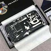 2018新漫畫印象系列PRADA男士單拉鏈錢包 專柜新款式 官網同步 2ML317 黑色漫畫印象 意大利高等原單小牛皮質感極好 融入漫畫元素的設計