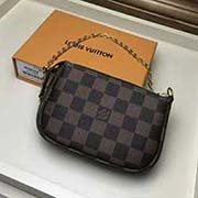 N58009 咖格 MINI POCHETTE ACCESSORIES 小手袋 這款小提包適用于收納化妝品或各色隨身物件 設有金色黃銅鏈條 將提包系扣到手袋或牛仔褲 輕而易舉 4.5 x 9.5 x