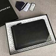 PRADA男士手包 專柜新款式 官網(wǎng)同步 2NG005 黑灰邊角散字嘜 意大利高等原單十字紋牛皮質(zhì)感極好 內(nèi)里進(jìn)口羊皮 原單Lampo拉鏈 長28cm高18cm