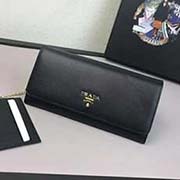  1MH132 散字嘜 PRADA二折款皮夾 官網同步 代工號224內碼 意大利高等壓紋牛皮質感極好 長19 高10.5寬3.5cm 壓紋拼色黑色